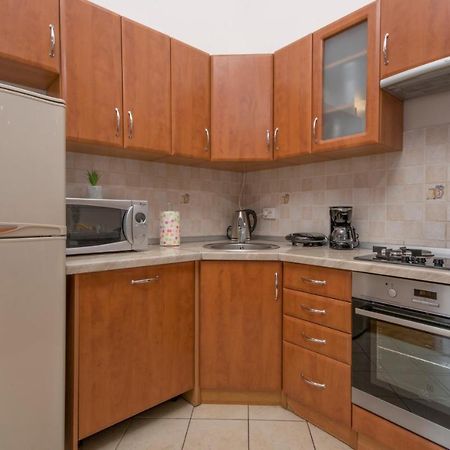 City Centre Sea View Apartment Пула Екстериор снимка