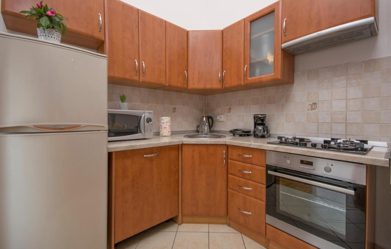 City Centre Sea View Apartment Пула Екстериор снимка