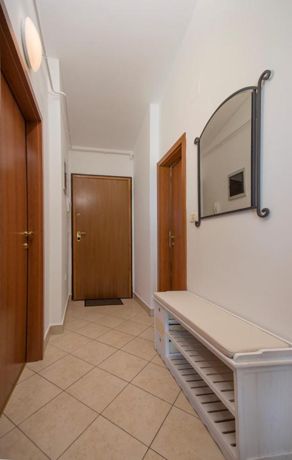 City Centre Sea View Apartment Пула Екстериор снимка