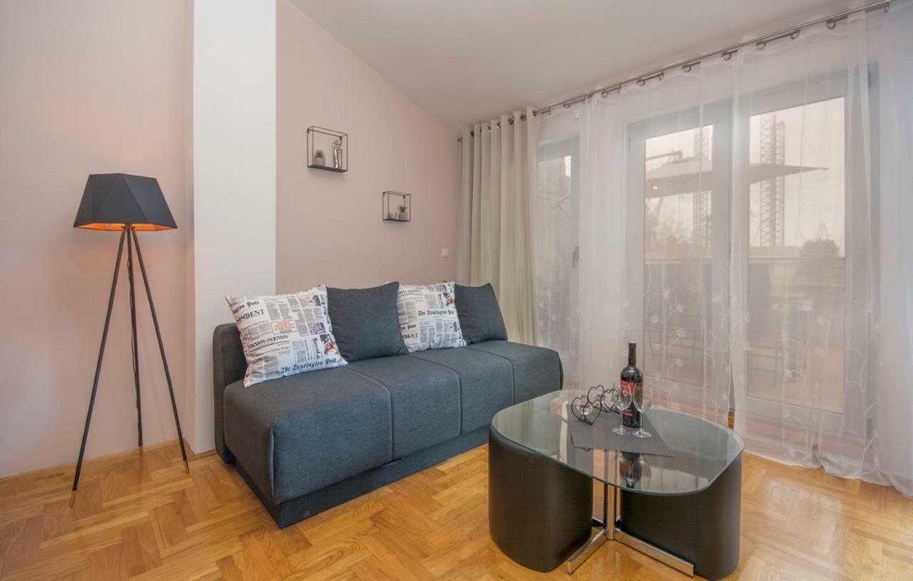 City Centre Sea View Apartment Пула Екстериор снимка
