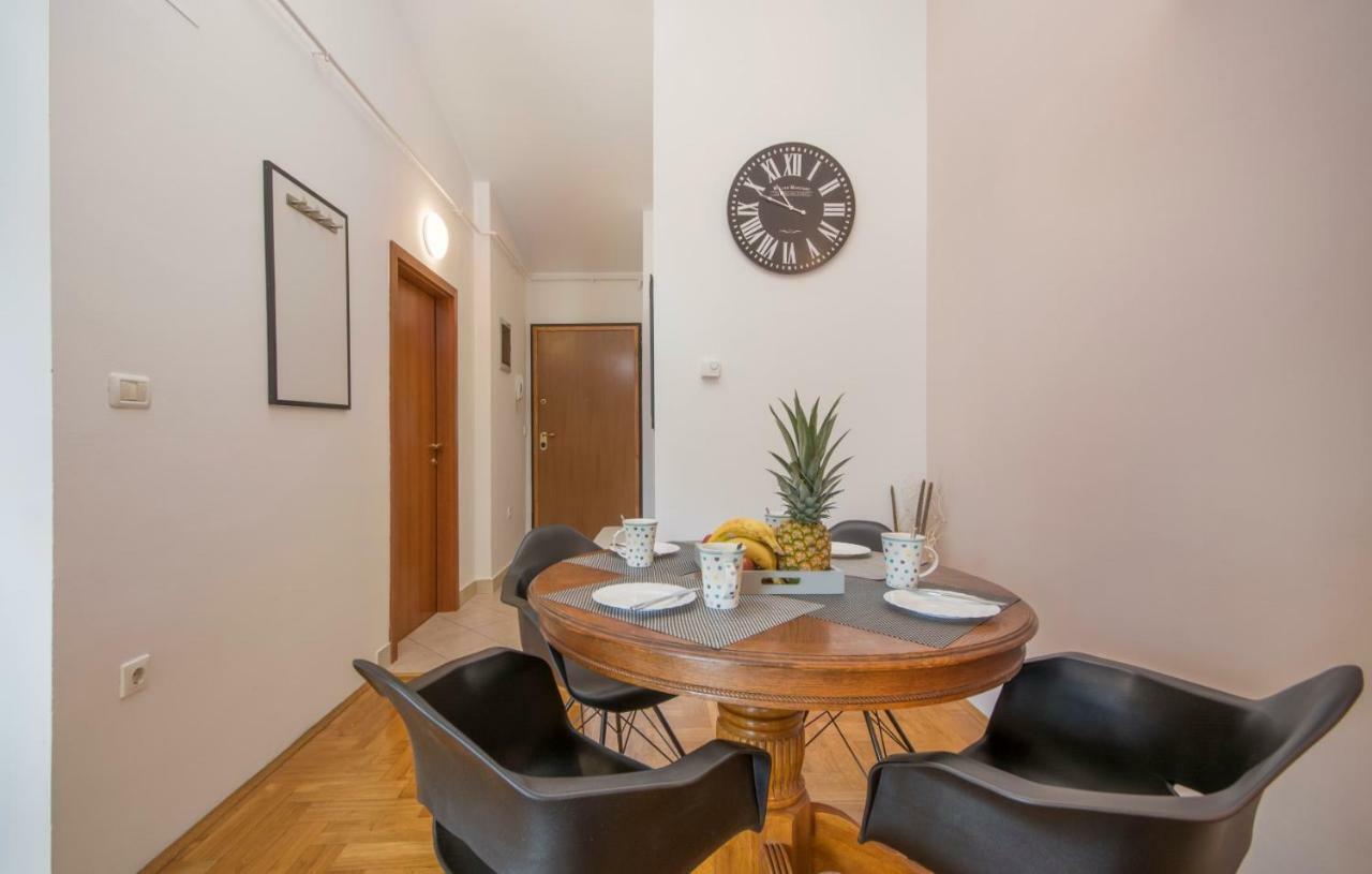 City Centre Sea View Apartment Пула Екстериор снимка