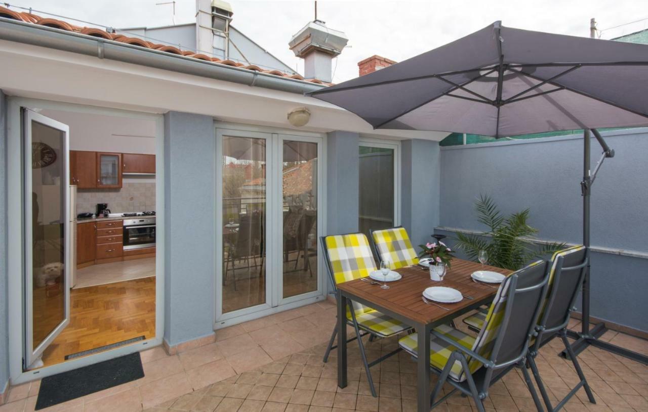 City Centre Sea View Apartment Пула Екстериор снимка